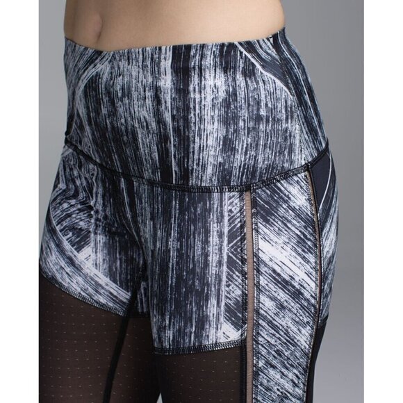 Lululemon Hot To Street Pants Heat Wave White/Black Leggings Size 6 - Picture 6 of 16